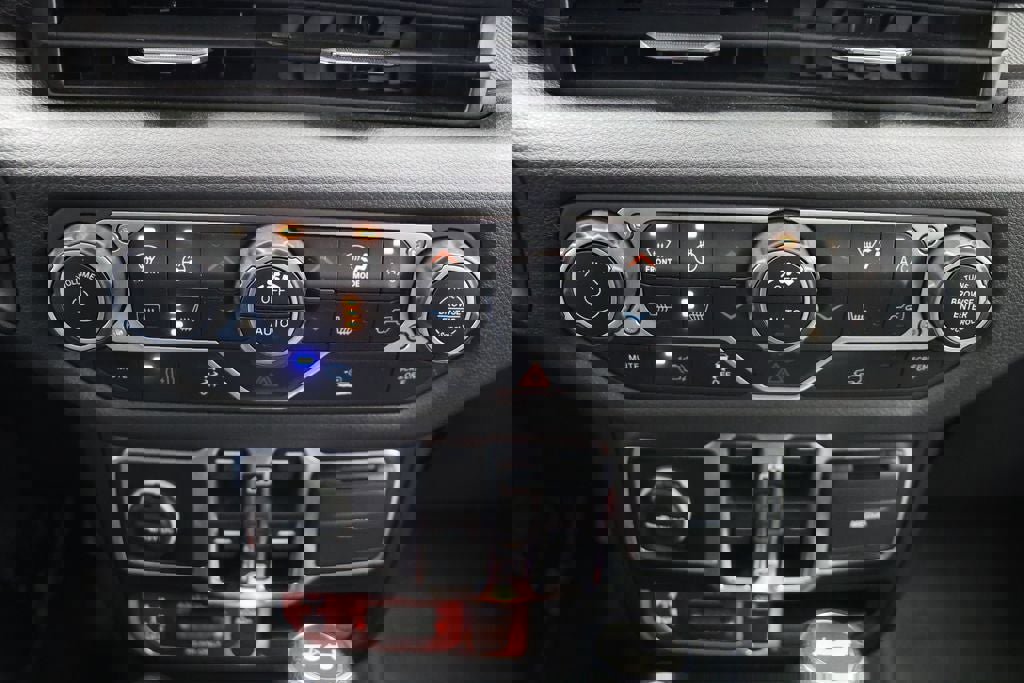 Used 2024 Jeep Wrangler Unlimited image 23