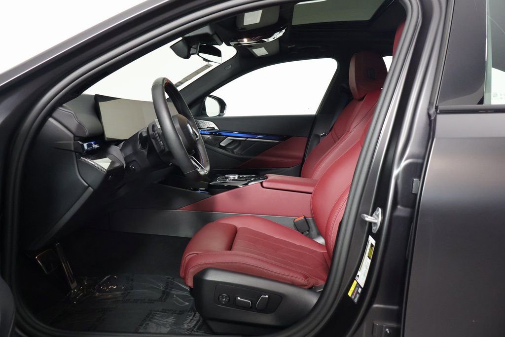 Used 2025 BMW i5 M60 w/ Premium Package image 10