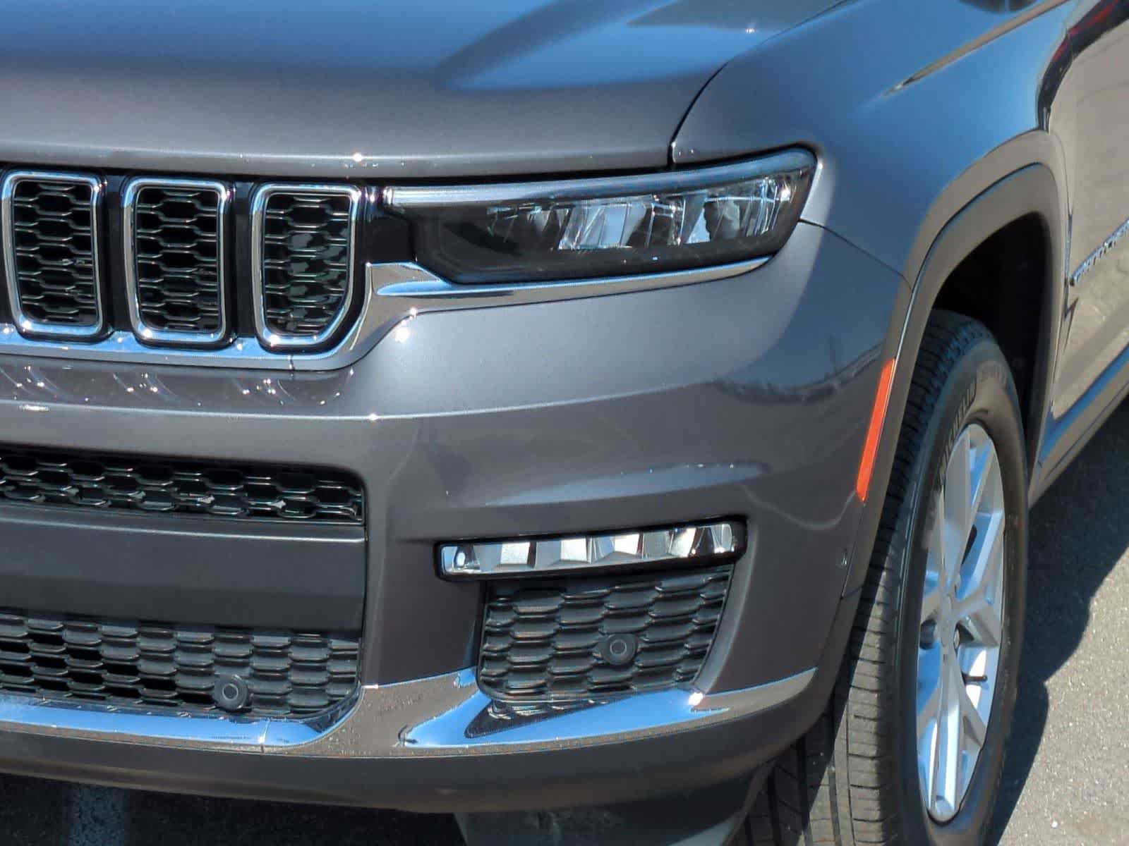 Certified 2023 Jeep Grand Cherokee L Limited w/ Luxury Tech Group II AWD/4WD image 11