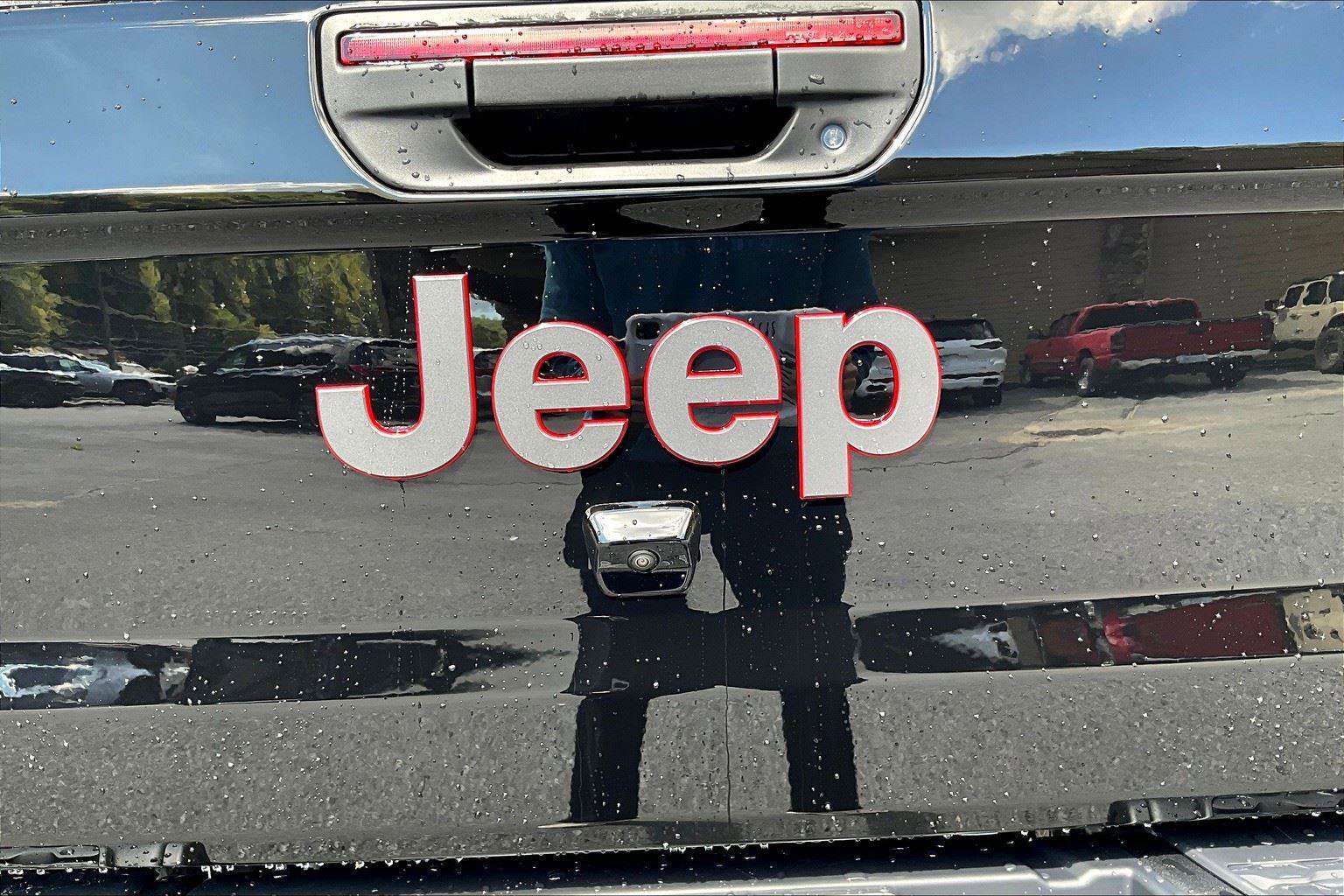 New 2025 Jeep Gladiator Rubicon image 13