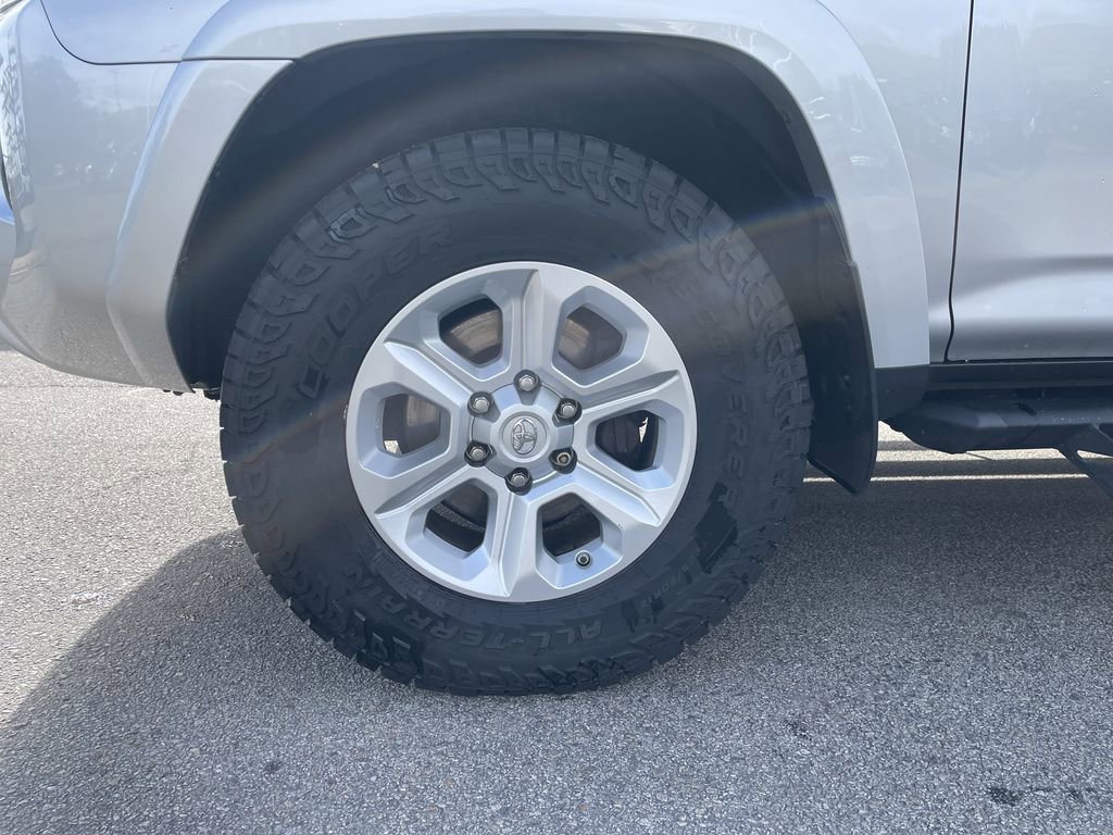 Used 2021 Toyota 4Runner SR5 Premium w/ Moonroof Package AWD/4WD image 9