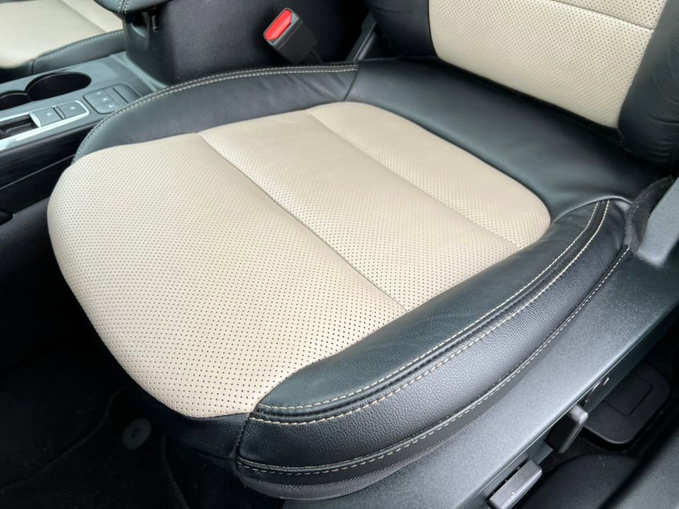 Certified 2022 Ford Escape Titanium w/ Titanium Elite Package image 11