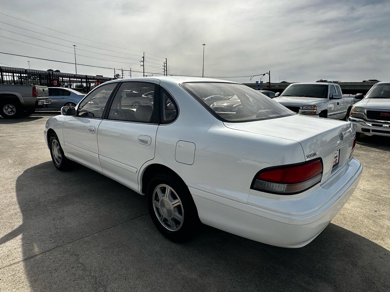 Used 1995 Toyota Avalon XLS image 4
