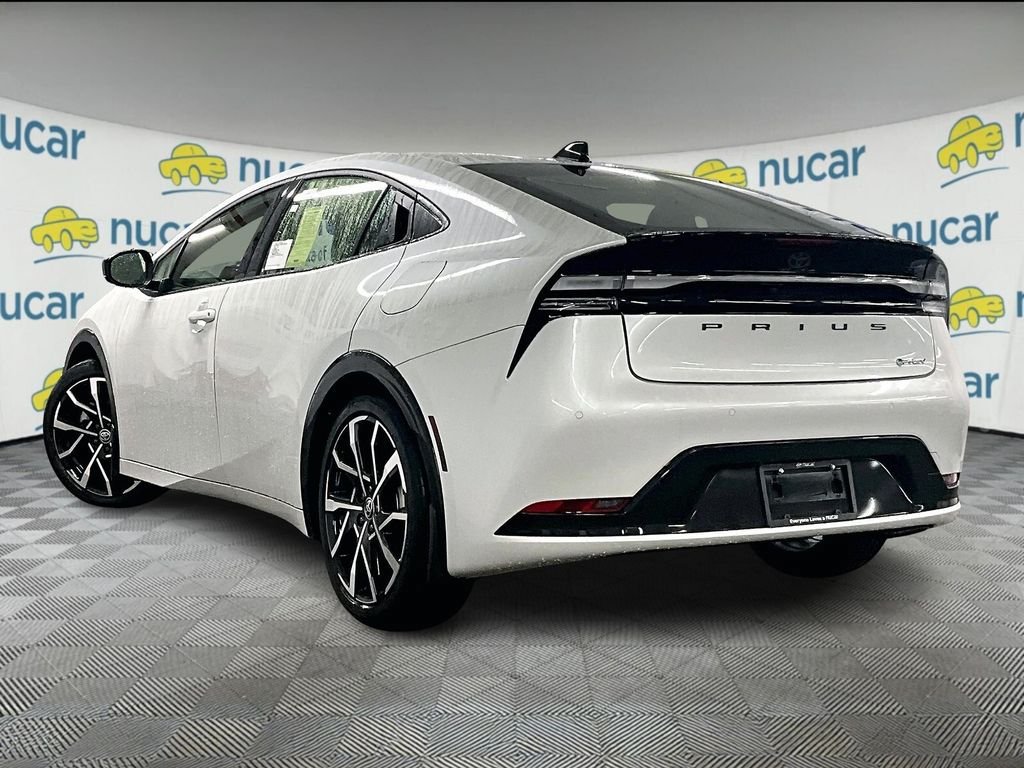 New 2026 Toyota Prius Plug-In Hybrid FWD image 5