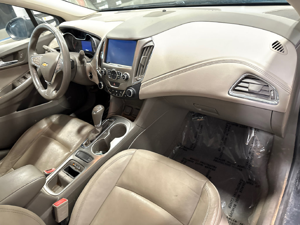 Used 2017 Chevrolet Cruze Premier FWD image 17