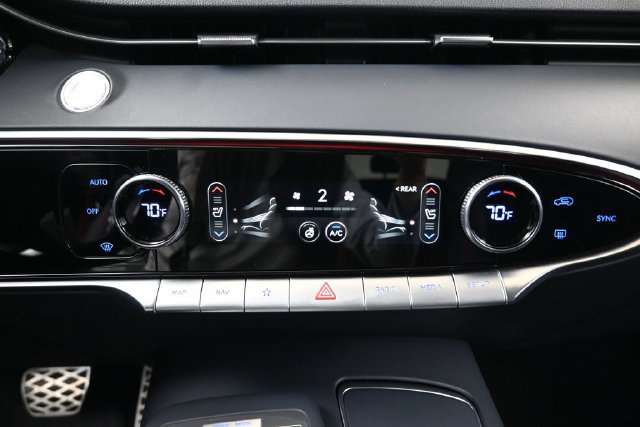 Used 2025 Genesis GV70 3.5T Sport AWD/4WD image 34