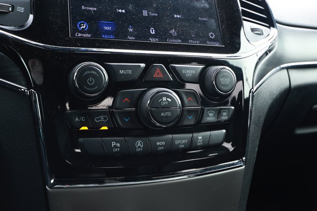 Used 2022 Jeep Grand Cherokee Limited RWD image 18
