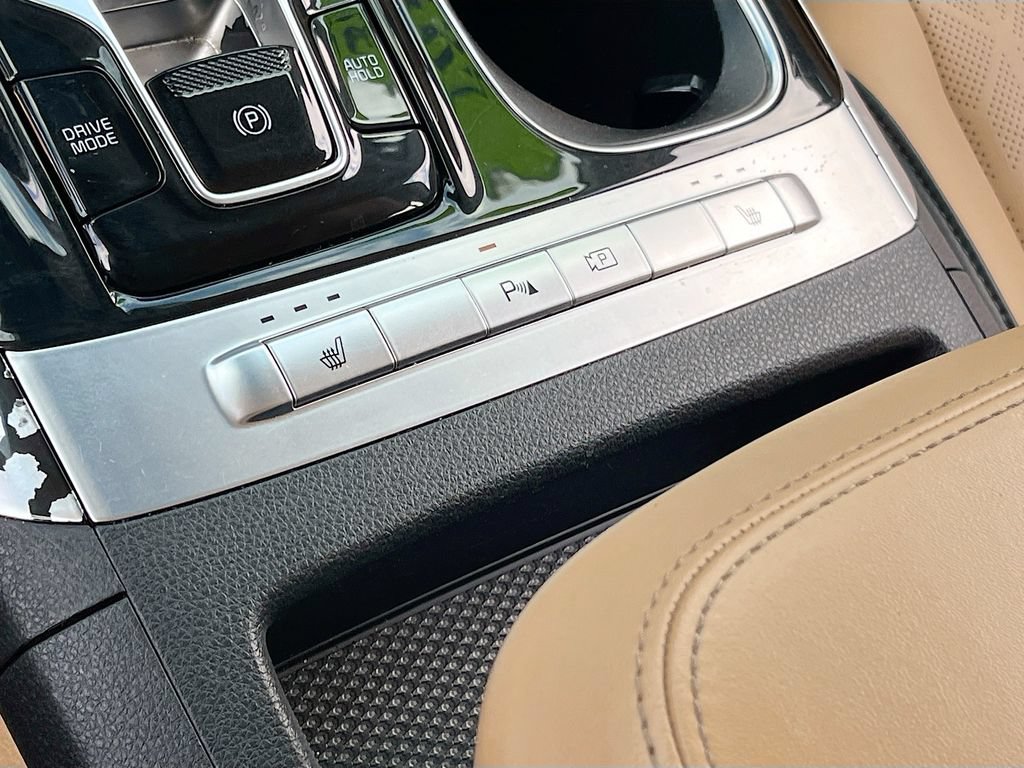 Used 2024 Kia Carnival EX FWD image 20
