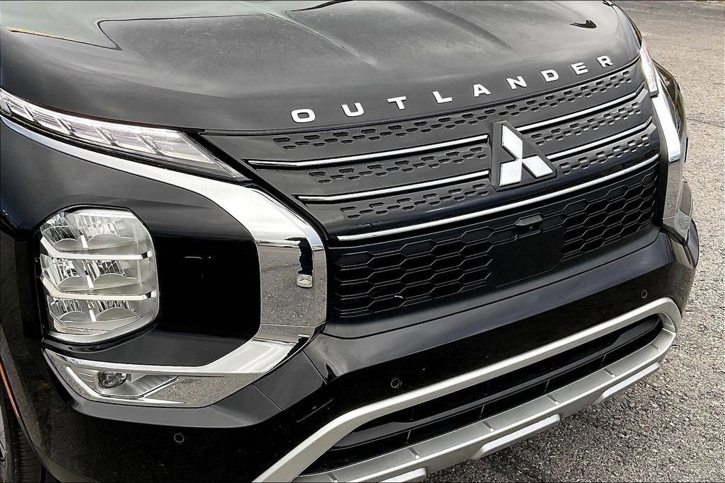 Used 2023 Mitsubishi Outlander SE image 28