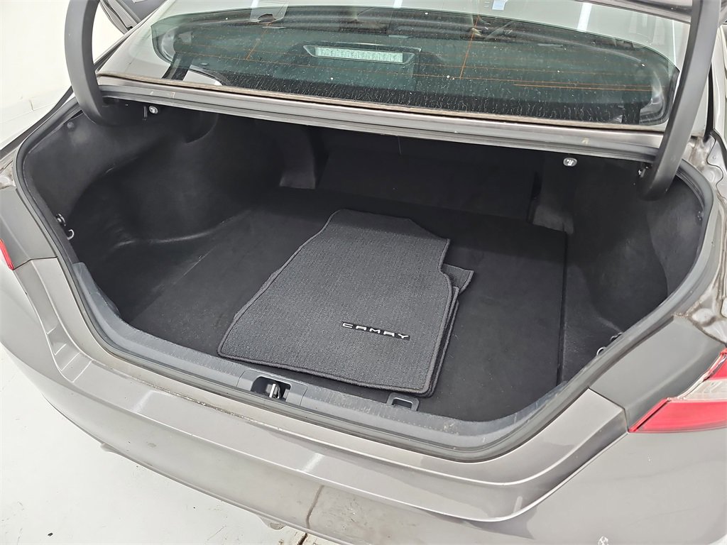 Used 2020 Toyota Camry SE image 16