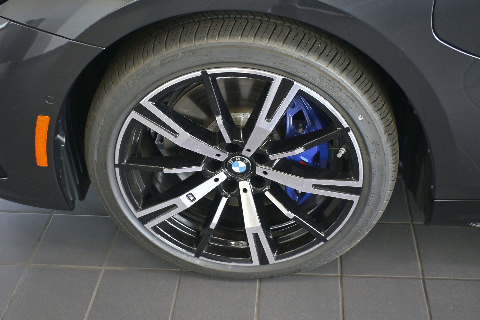 New 2026 BMW 550e xDrive w/ Executive Package image 8