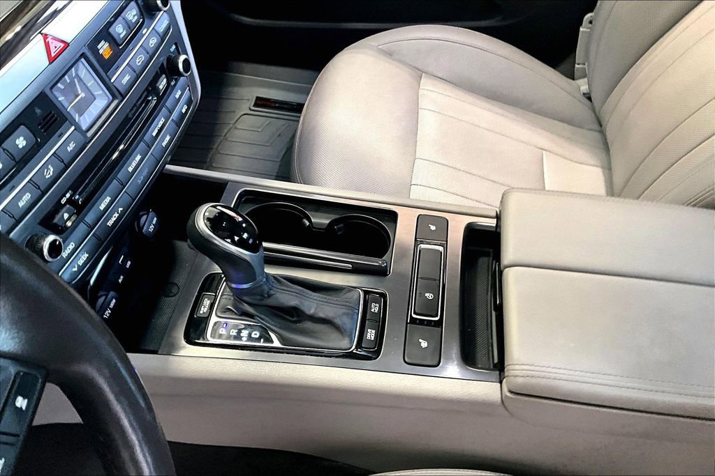 Used 2017 Genesis G80 3.8 AWD/4WD image 18