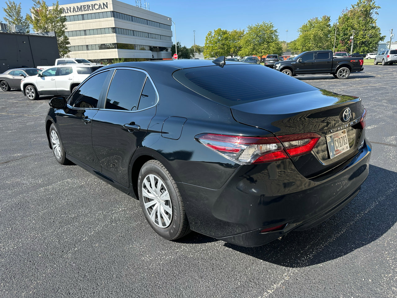 Used 2021 Toyota Camry LE image 3