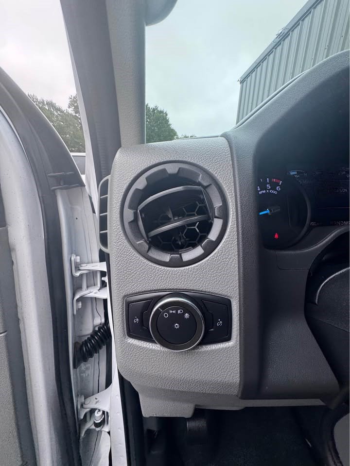 Used 2022 Ford E-350 and Econoline 350 Super Duty w/ Power Windows & Locks Group RWD image 31