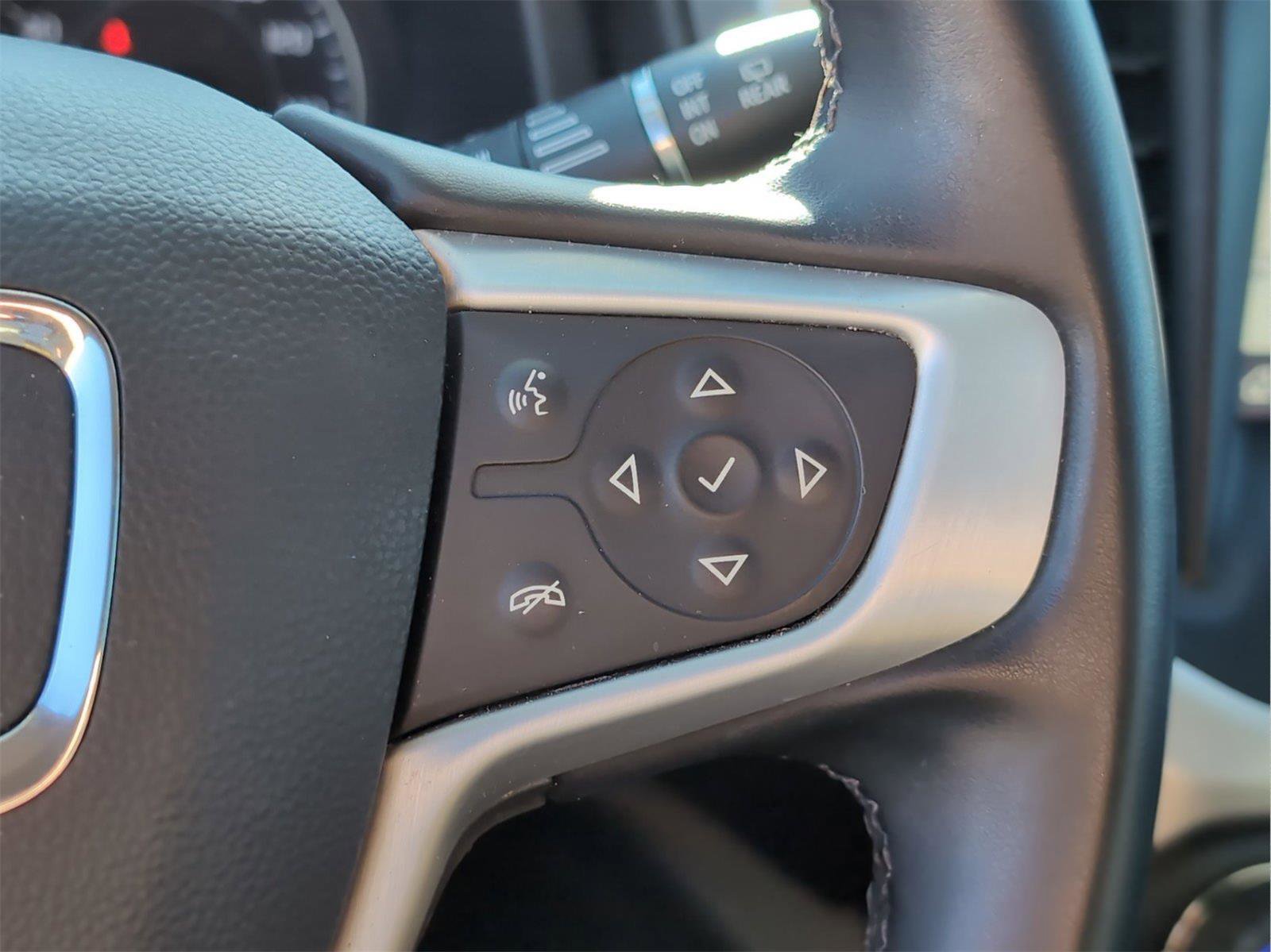 Used 2023 GMC Acadia SLT image 25