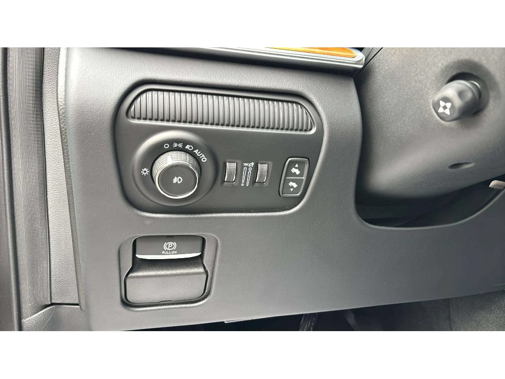 Used 2025 Jeep Grand Wagoneer L Series III w/ Rear Seat Video Group 1 AWD/4WD image 25