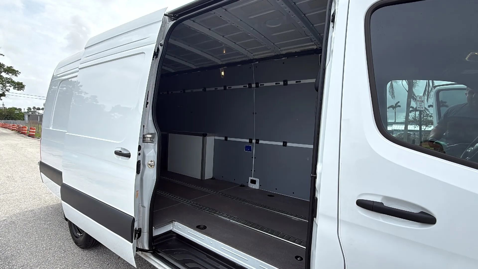 Used 2024 Mercedes-Benz Sprinter 2500 w/ Acoustic Package image 14