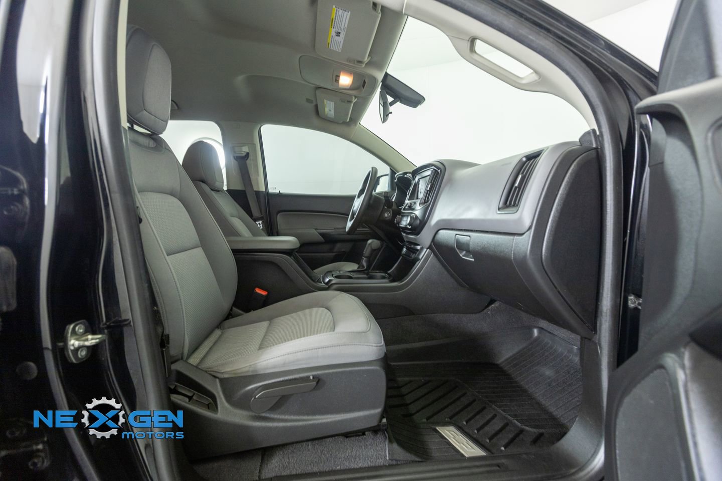 Used 2020 Chevrolet Colorado W/T w/ WT Convenience Package RWD image 42