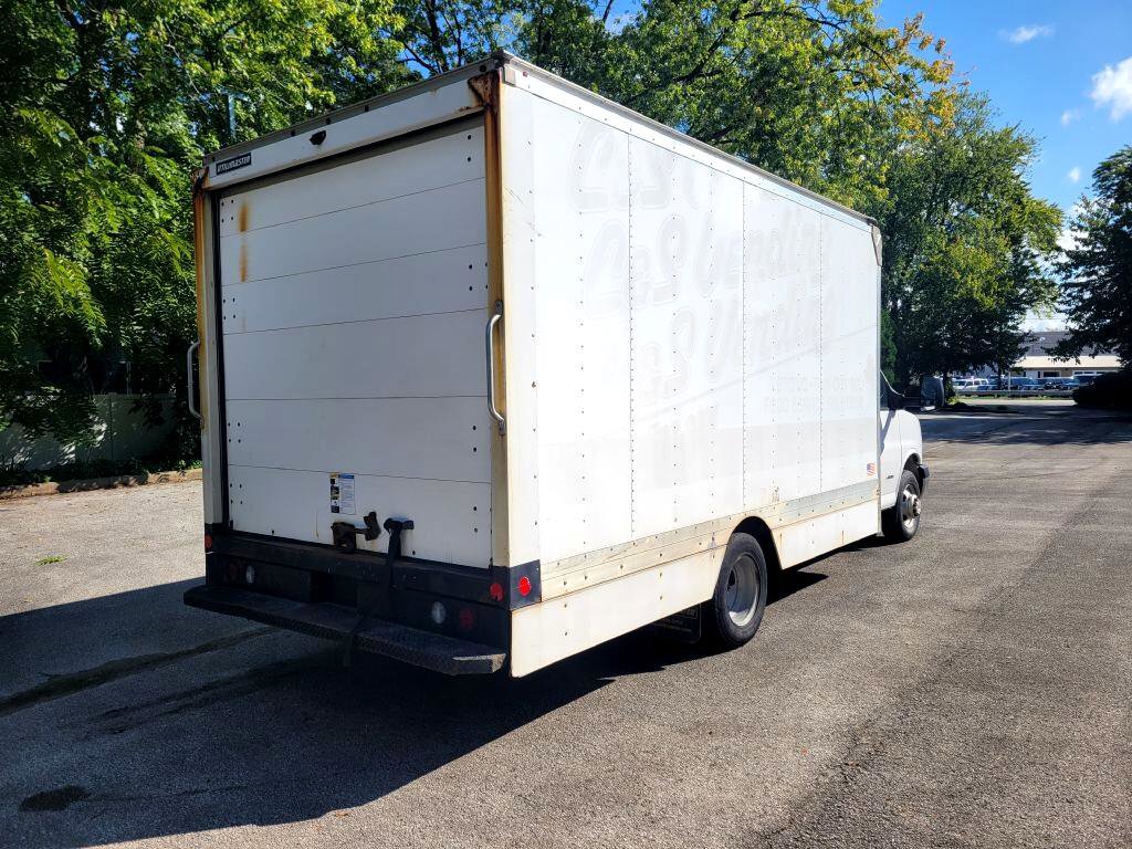 Used 2016 Chevrolet Express 4500 image 3