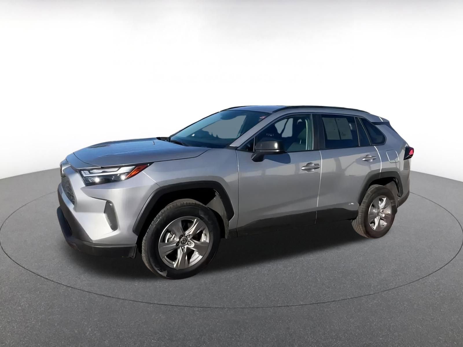 Used 2025 Toyota RAV4 LE image 8