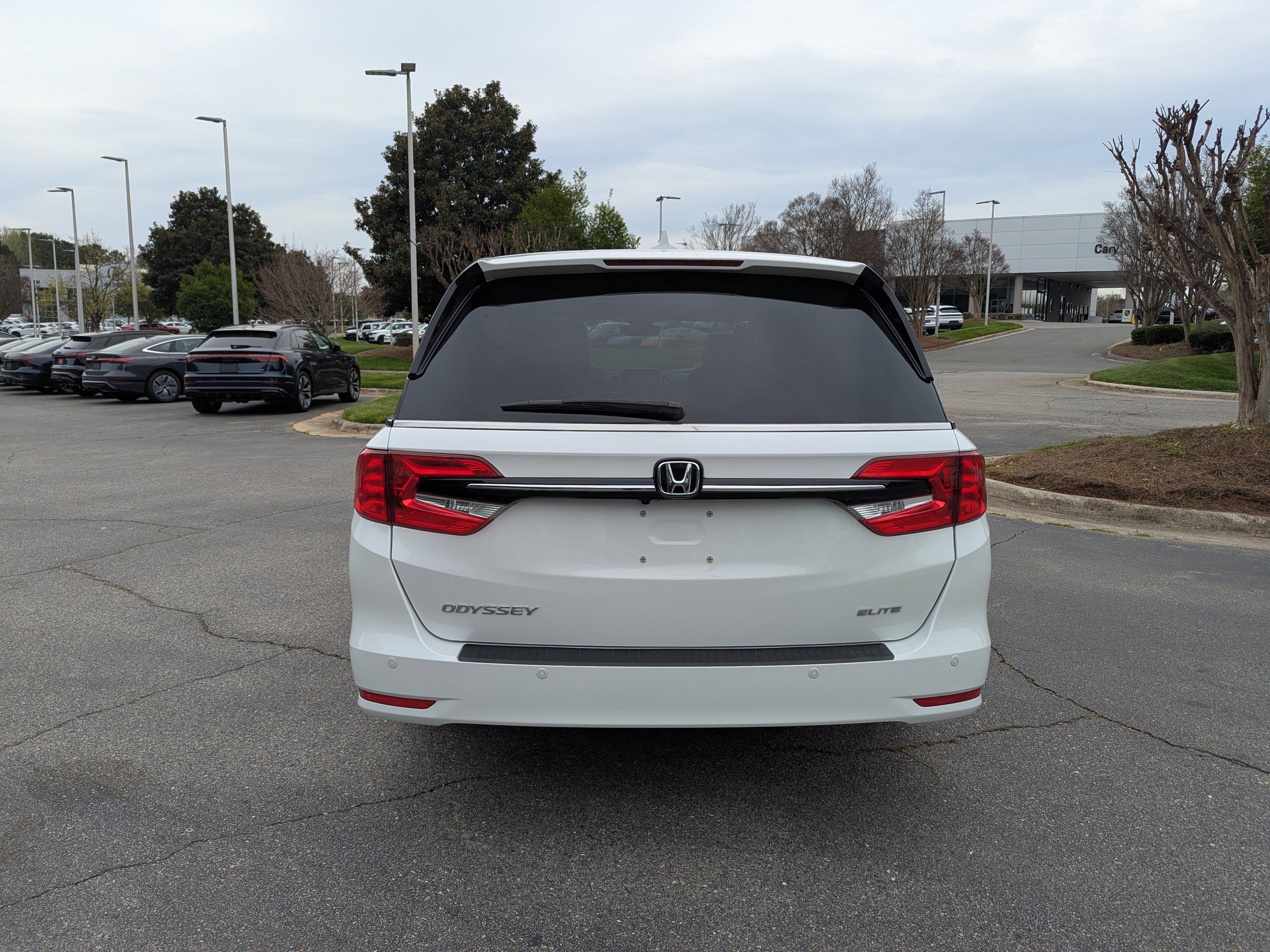Used 2024 Honda Odyssey Elite image 6