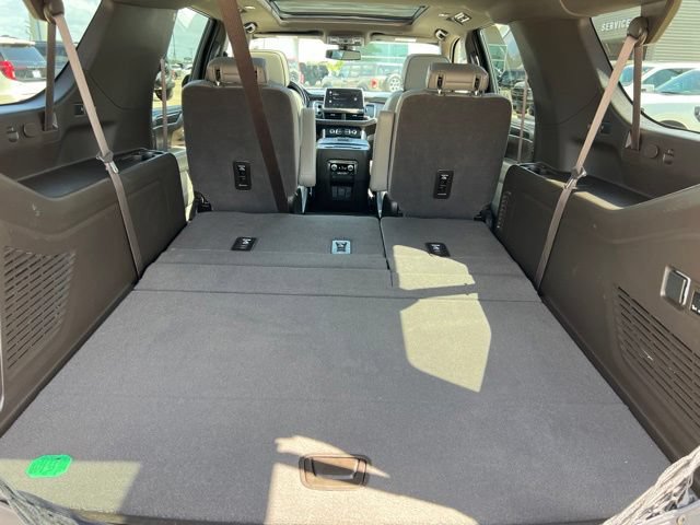 Used 2022 GMC Yukon XL SLT w/ SLT Premium Package AWD/4WD image 17