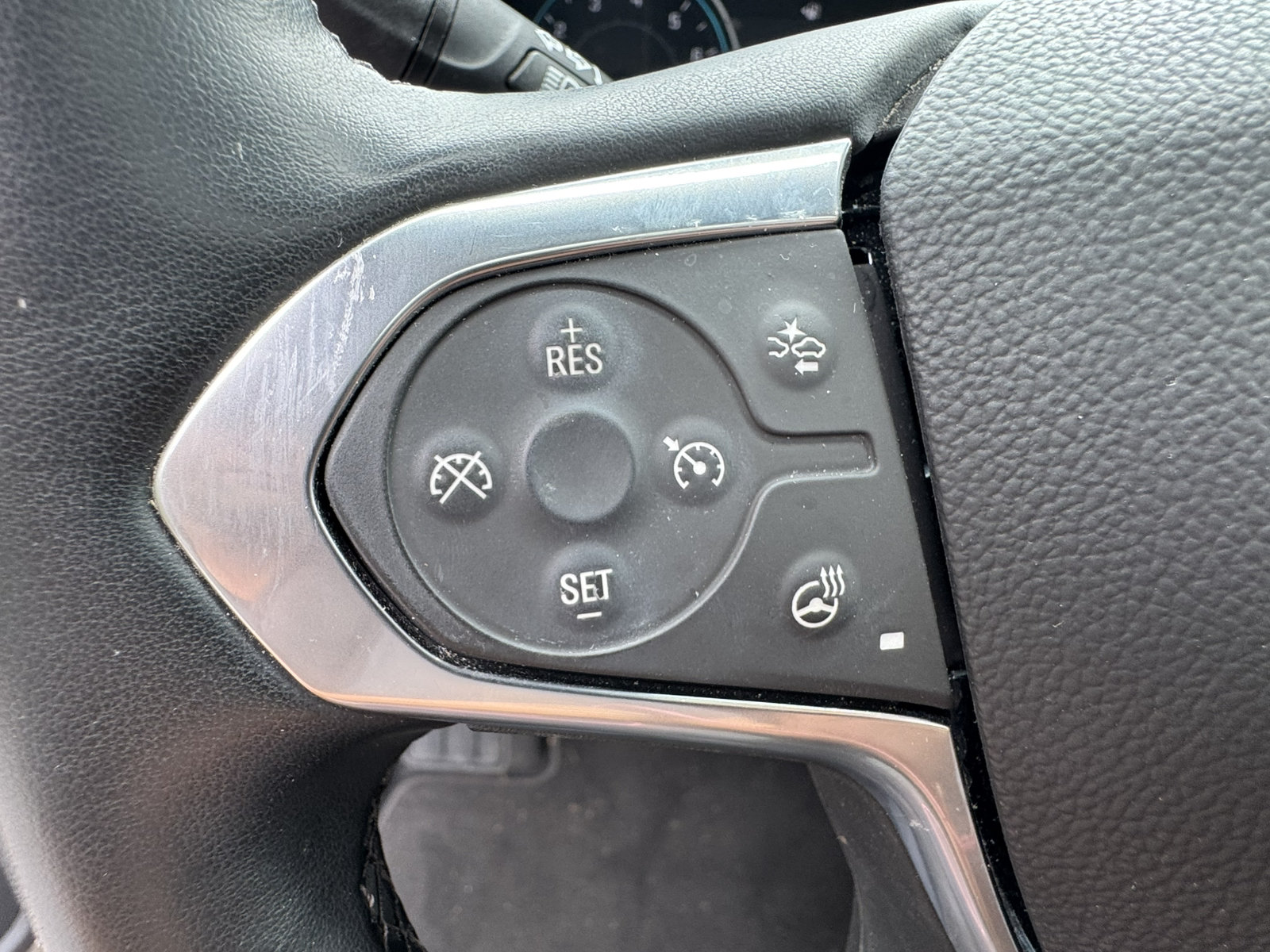 Used 2023 Chevrolet Traverse RS AWD/4WD image 35