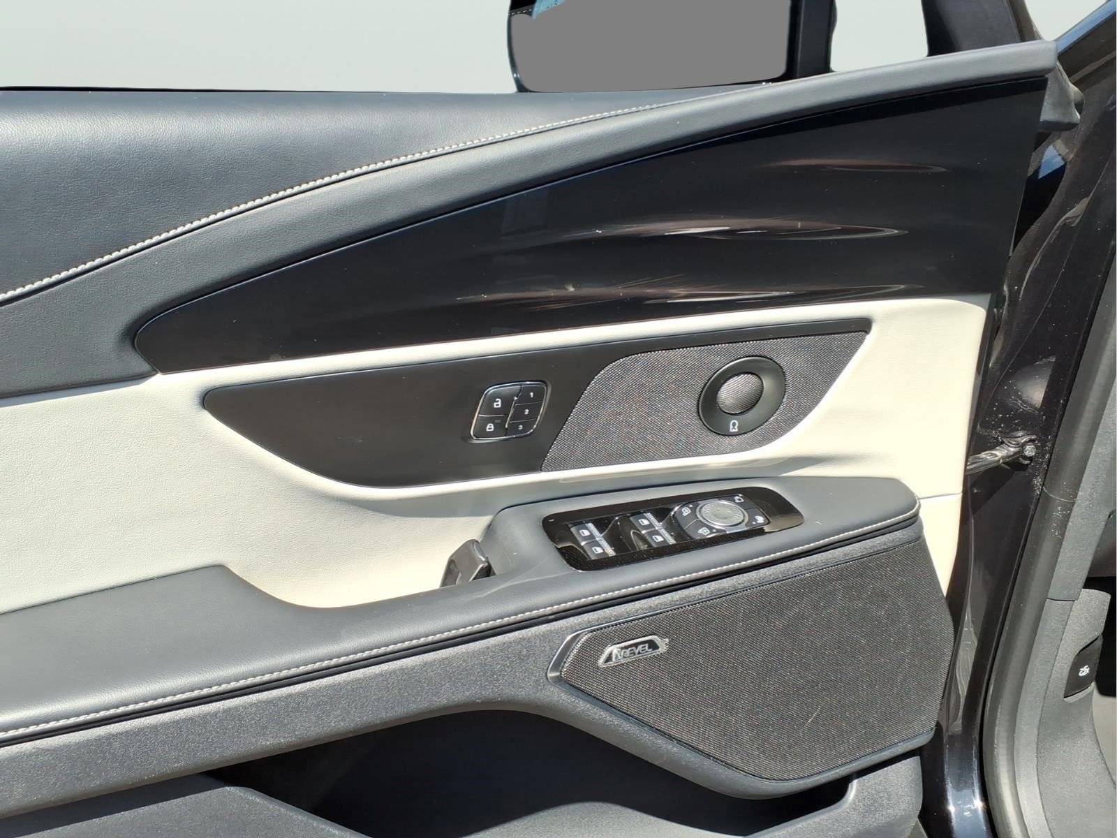 Used 2024 Lincoln Nautilus Reserve w/ Equipment Group 202A AWD/4WD image 9