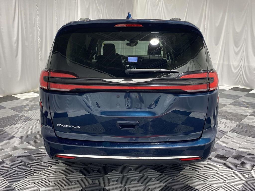 Used 2022 Chrysler Pacifica Touring-L FWD image 3