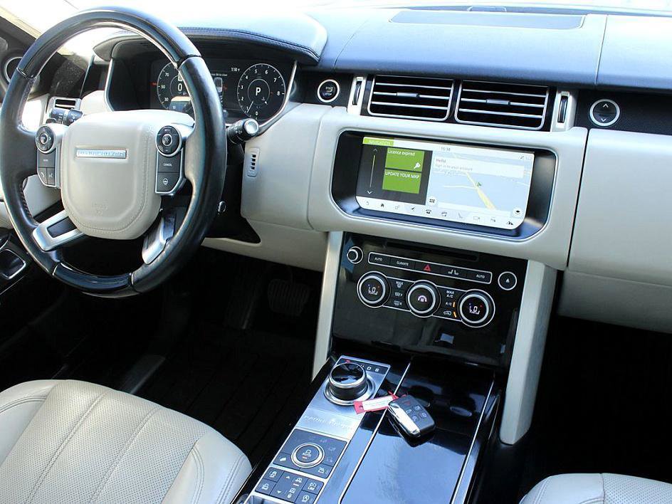 Used 2017 Land Rover Range Rover HSE image 17