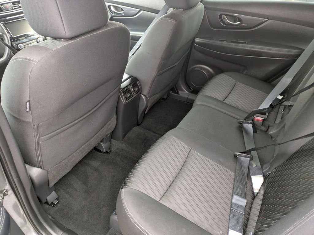 Used 2019 Nissan Rogue SV image 24