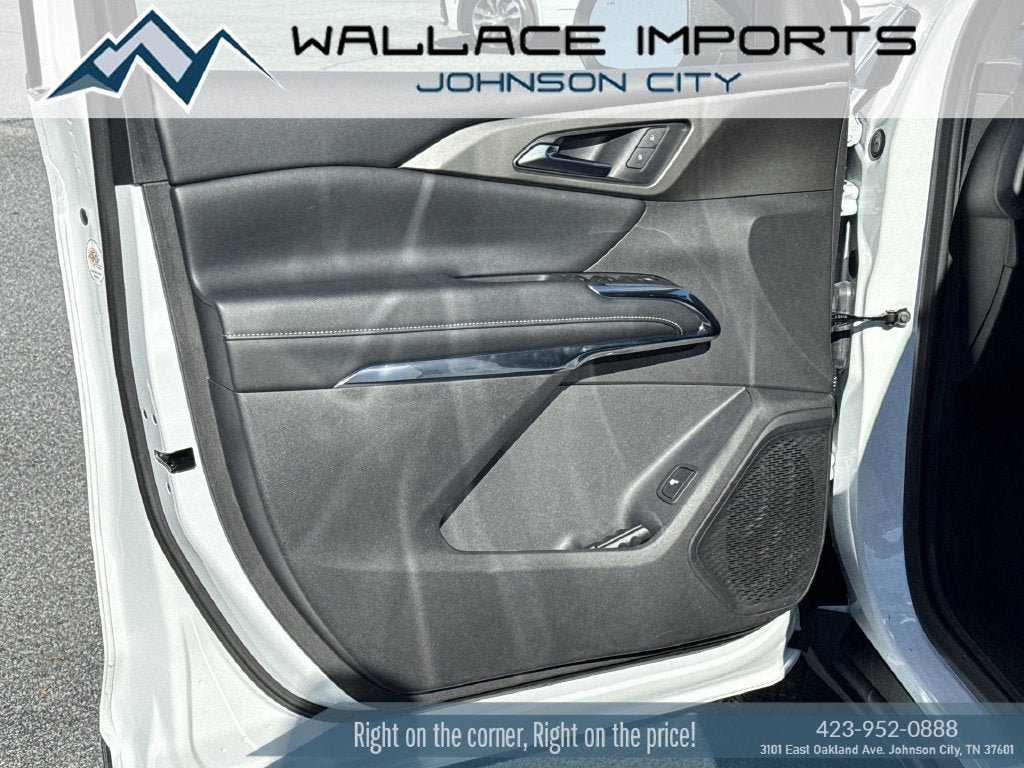 Used 2025 Chevrolet Traverse LT FWD image 12
