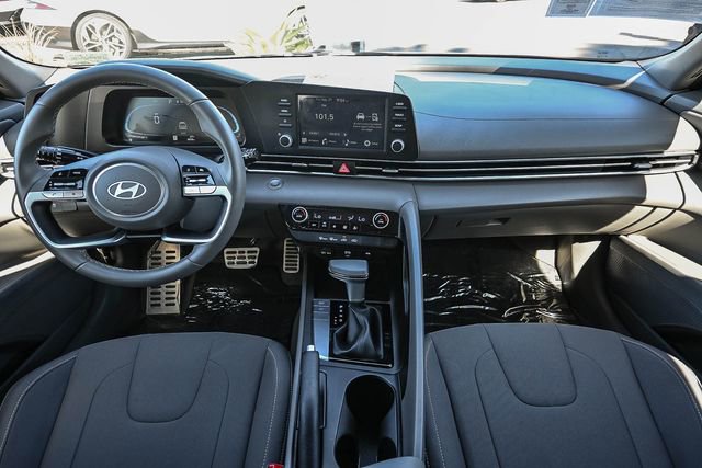 Certified 2025 Hyundai Elantra Sport w/ Cargo Package image 16