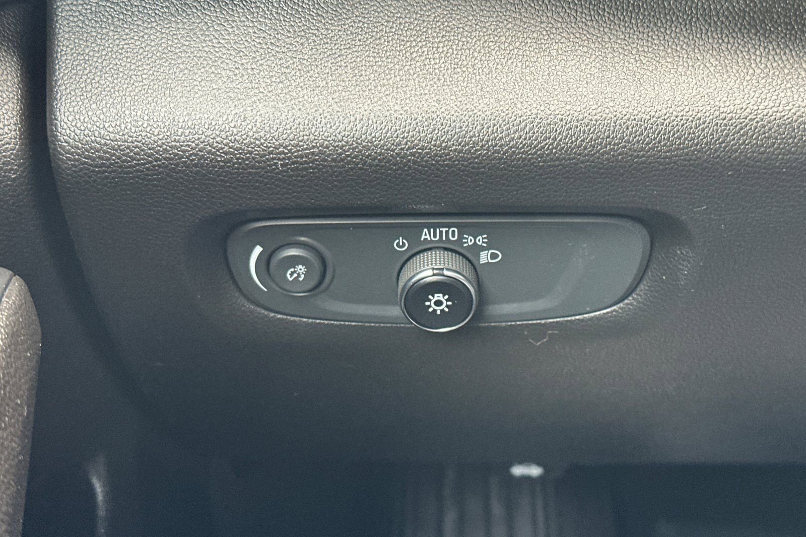 Used 2023 Chevrolet Traverse LT FWD image 32