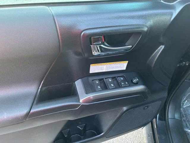 Used 2020 Toyota Tacoma TRD Off-Road image 11