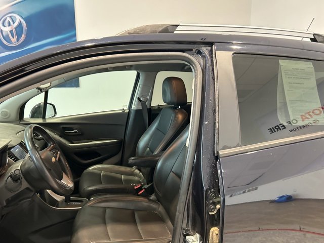 Used 2022 Chevrolet Trax LT w/ Premium Seat Package image 11