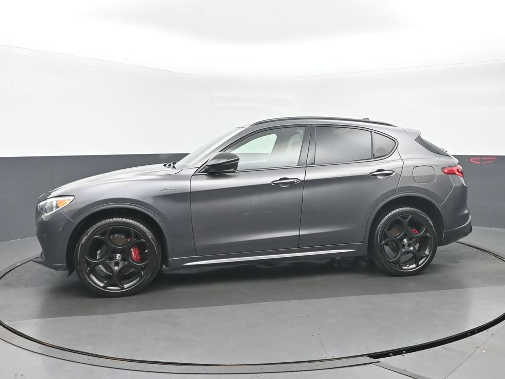 Used 2022 Alfa Romeo Stelvio Veloce AWD/4WD image 6