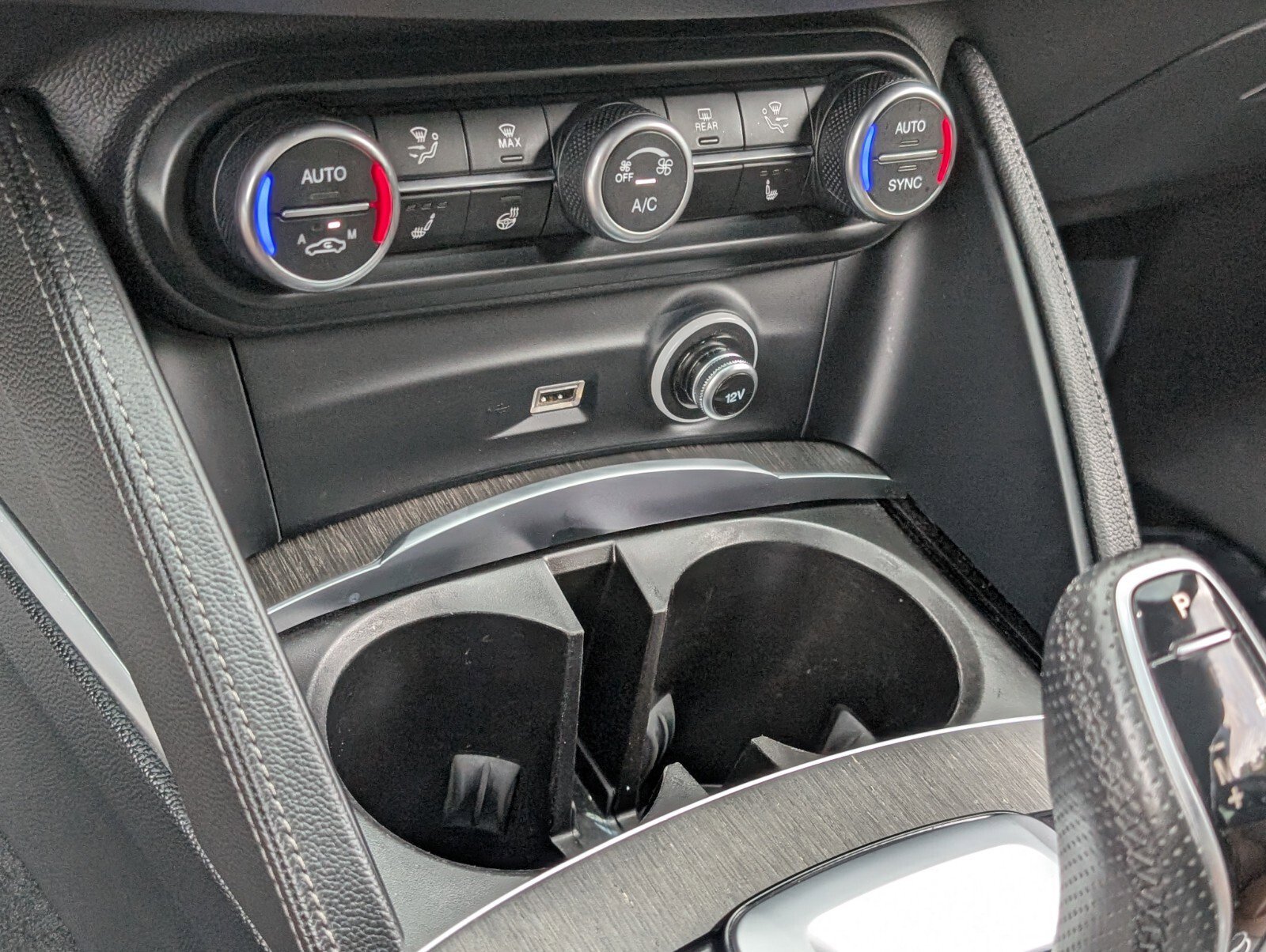 Used 2023 Alfa Romeo Stelvio Ti image 29