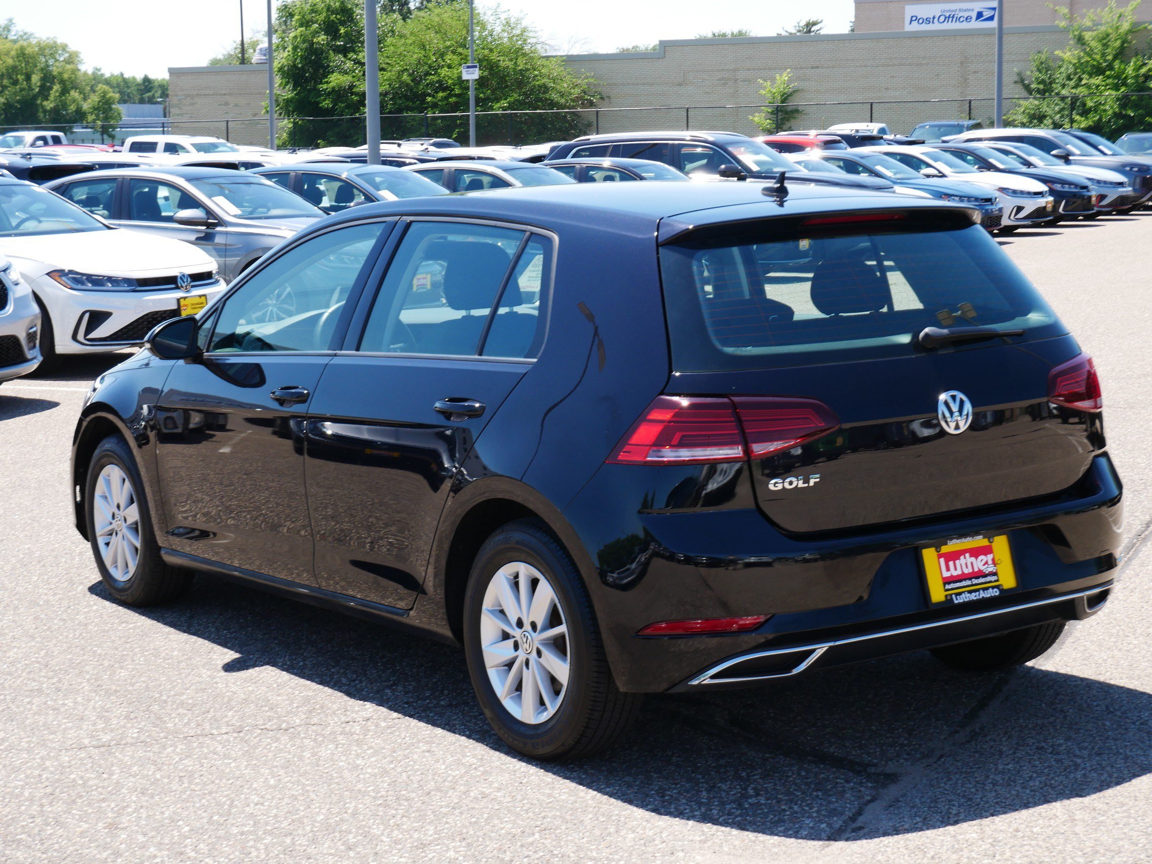 Used 2019 Volkswagen Golf S FWD image 5