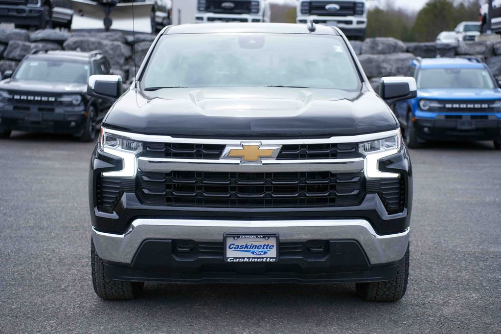 Used 2024 Chevrolet Silverado 1500 LT image 2