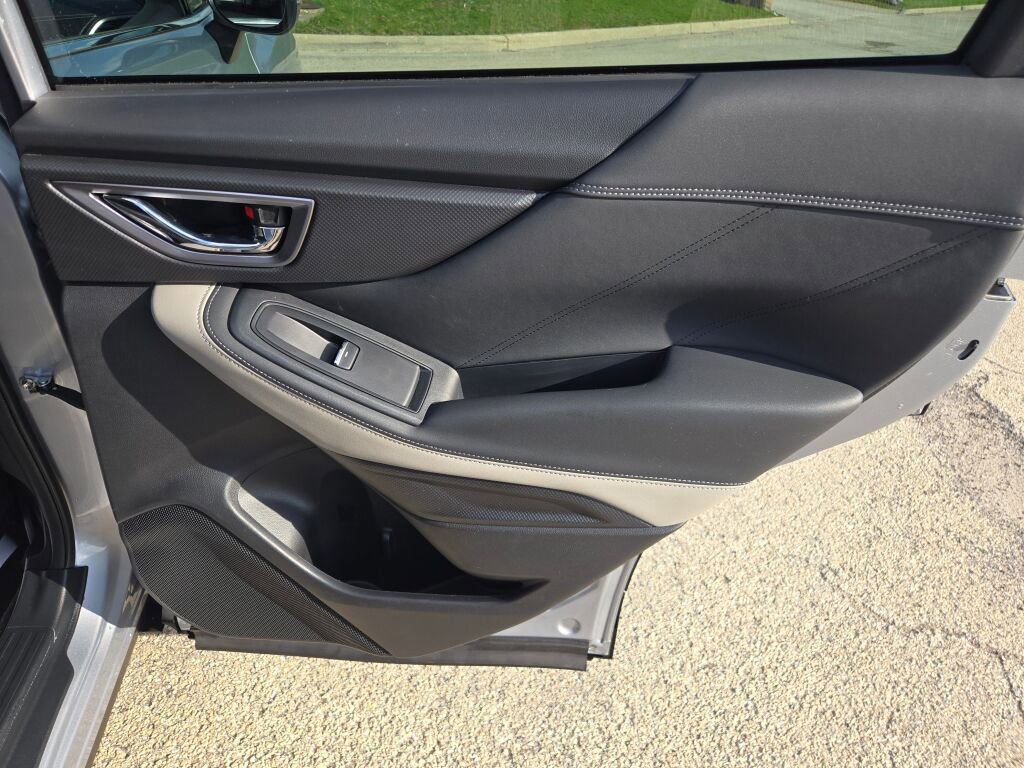 Used 2023 Subaru Forester Limited AWD/4WD image 9