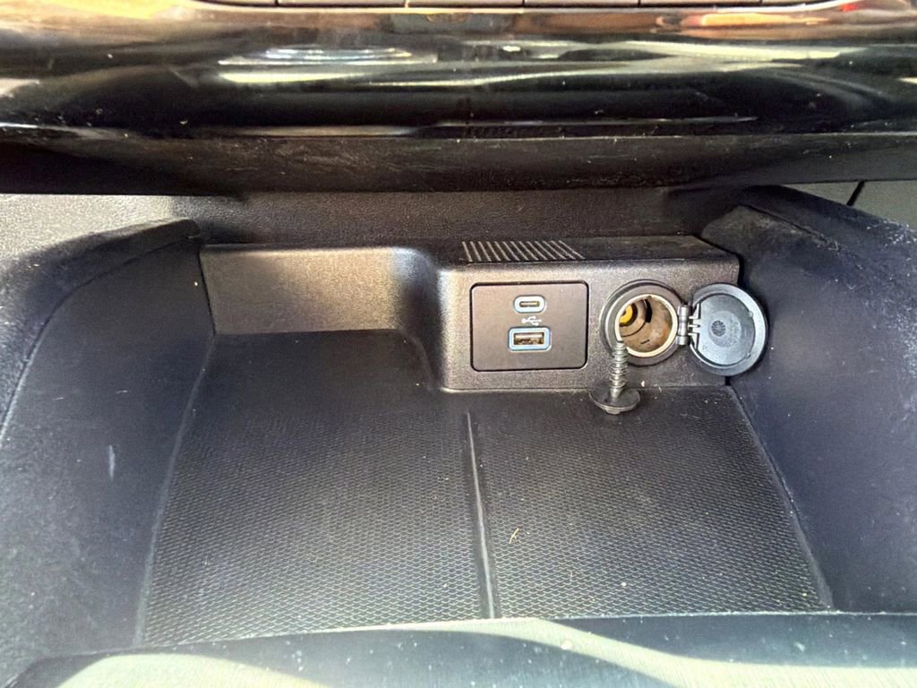 Used 2022 Ford Escape Titanium FWD image 28