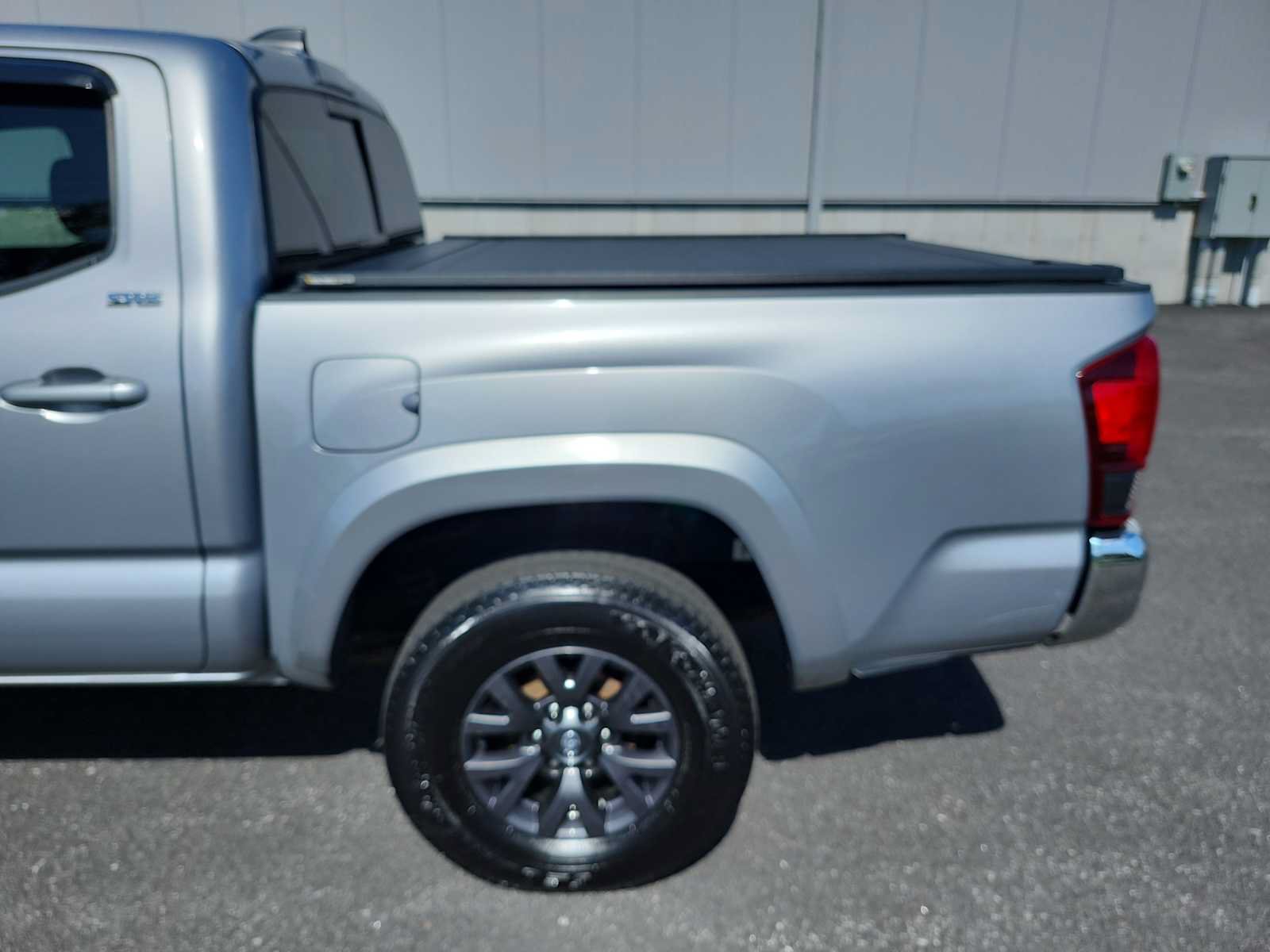 Used 2021 Toyota Tacoma SR5 AWD/4WD image 16
