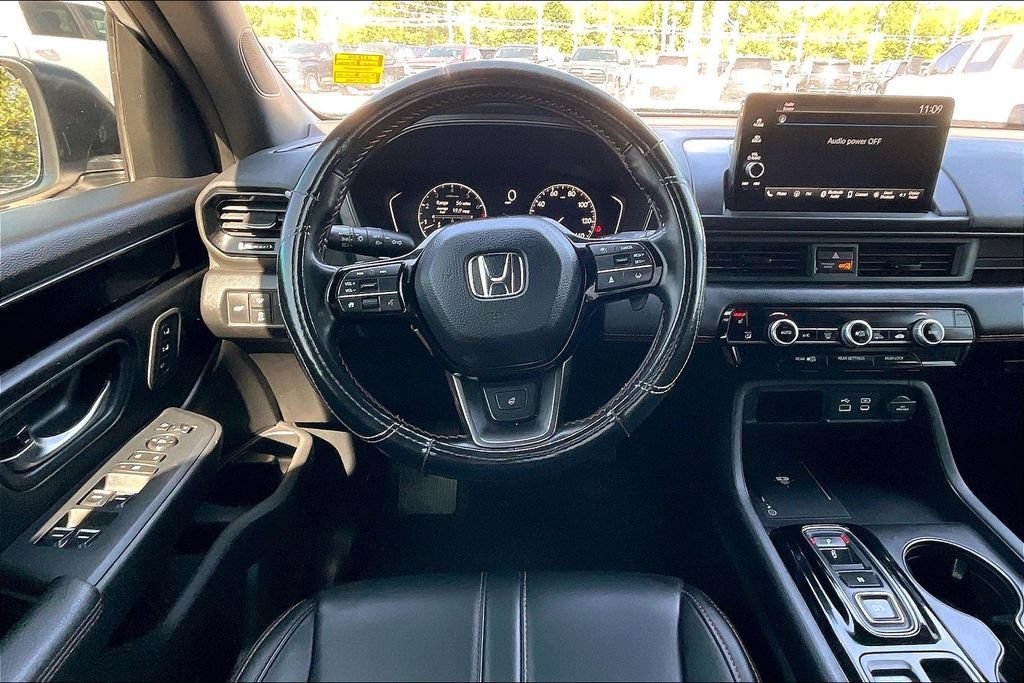 Used 2025 Honda Pilot TrailSport image 6