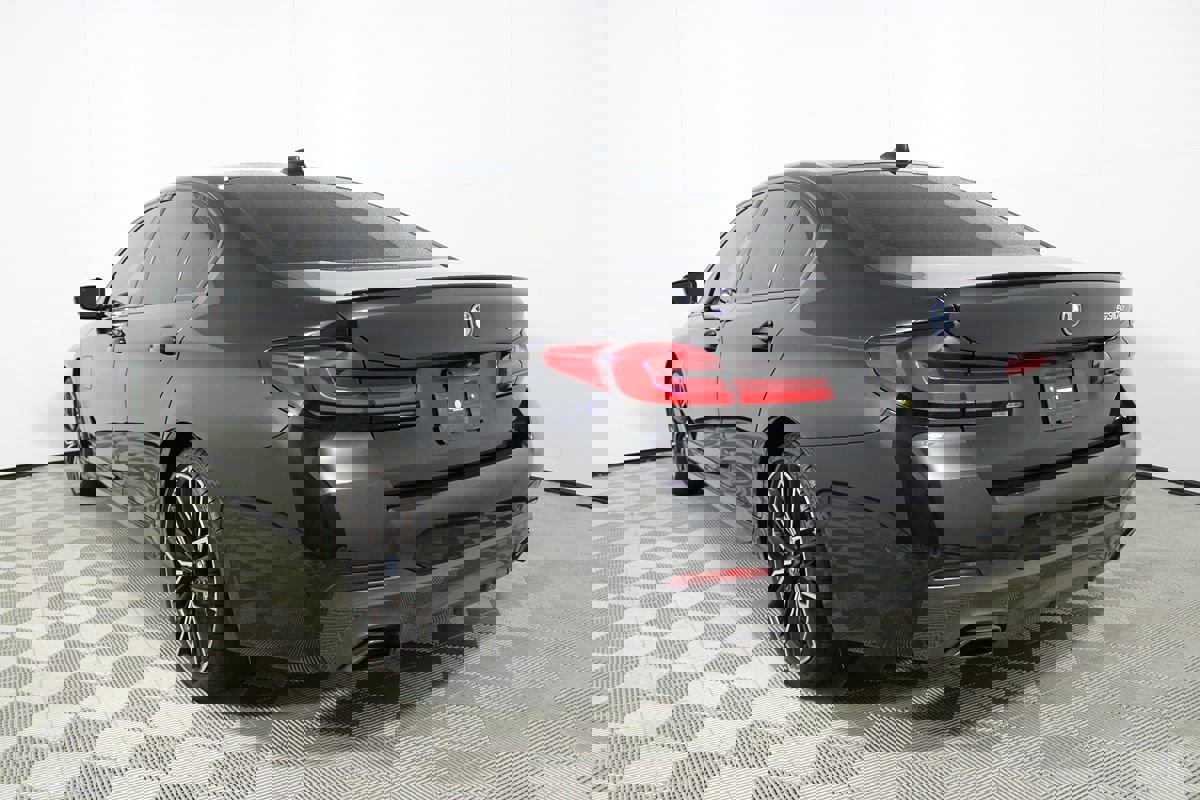 Used 2023 BMW 530e 530e w/ M Sport Package image 37