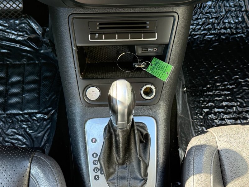 Used 2017 Volkswagen Tiguan S image 19