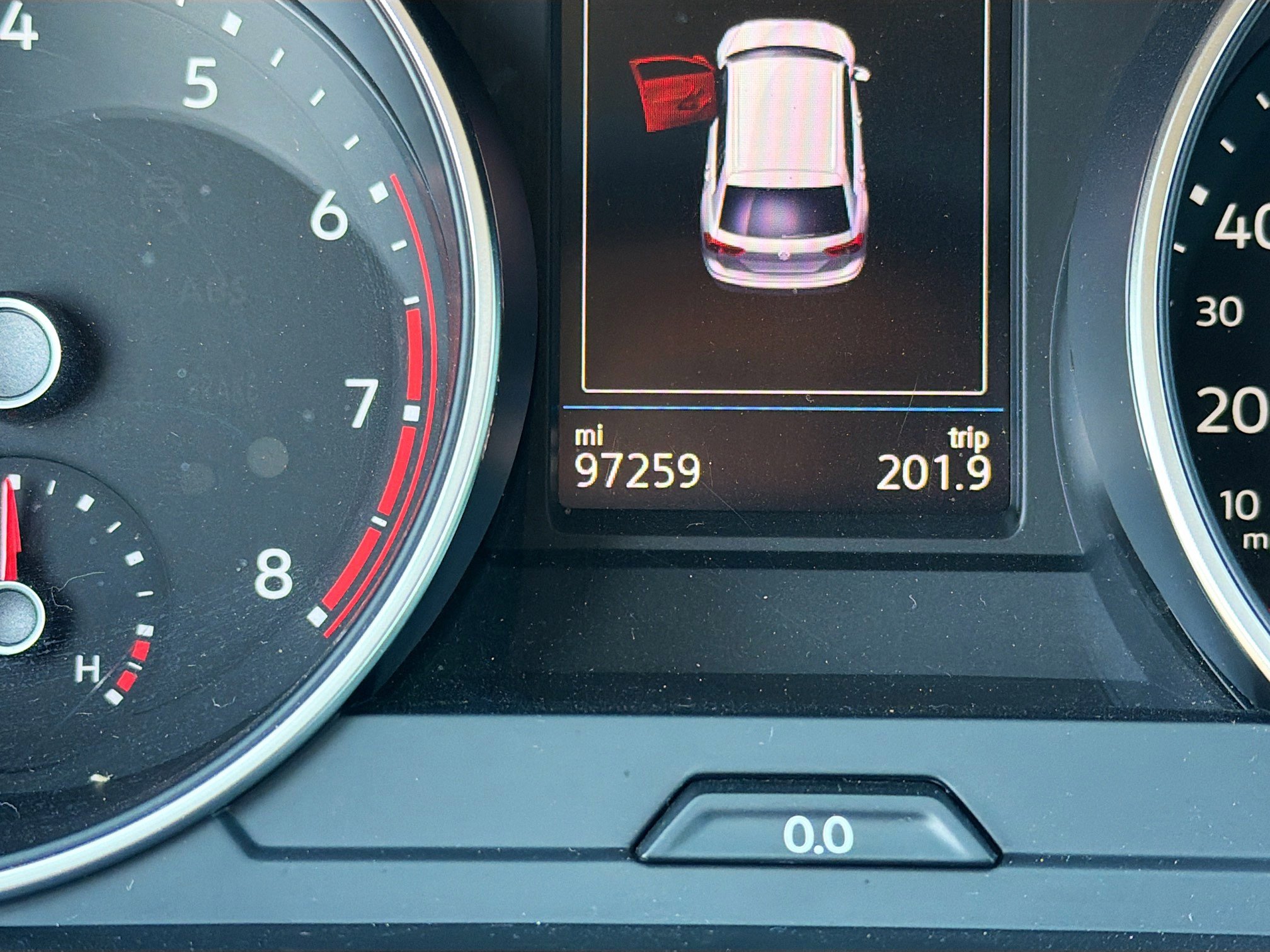 Used 2020 Volkswagen Tiguan SE image 40