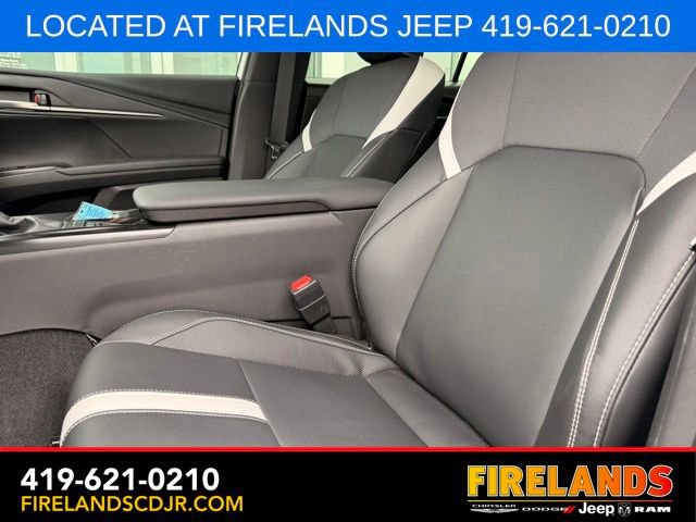 Used 2025 Toyota Camry SE FWD image 19
