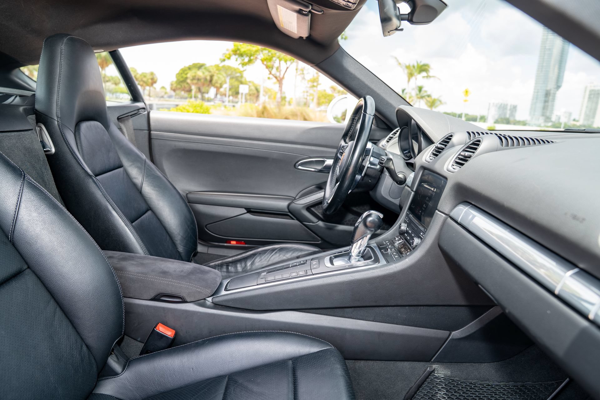Used 2018 Porsche 718 Cayman RWD image 21