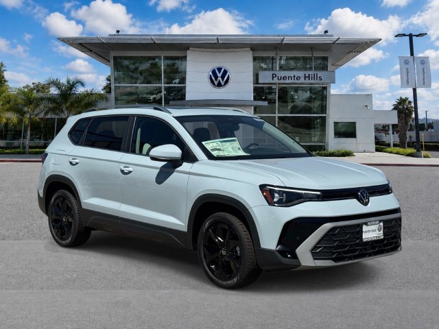 New 2026 Volkswagen Taos SE FWD image 1